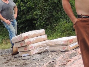 Carga de uma das carretas era da marca Seara.