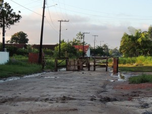 Interdição parcial de trecho da rua Vasco Nunes Balboa, na Barra do Saí, em Itapoá
