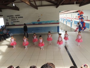 Obras na Escola Claiton Almir Hermes e asfalto são inaugurados no São José