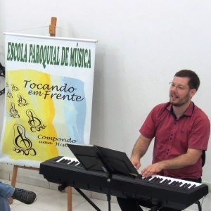 Maestro do Coral Vozes da Babitonga rege Encontro de Corais em Joinville - principal