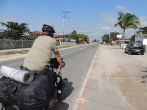 Passagem do aventureiro Julien (francês) em Itapoá 006