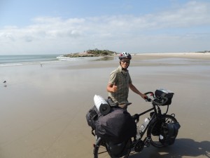 Passagem do aventureiro Julien (francês) em Itapoá 007