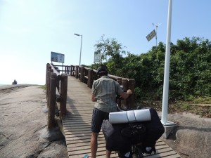 Passagem do aventureiro Julien (francês) em Itapoá 008