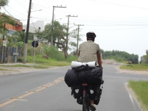 Passagem do aventureiro Julien (francês) em Itapoá 030