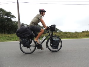 Passagem do aventureiro Julien (francês) em Itapoá 053