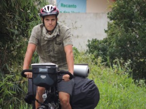 Passagem do aventureiro Julien (francês) em Itapoá 060