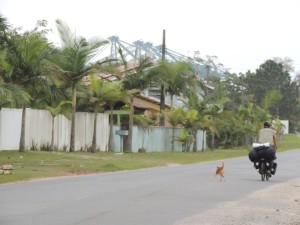 Passagem do aventureiro Julien (francês) em Itapoá 076