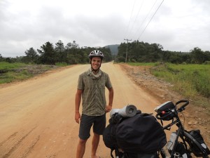 Passagem do aventureiro Julien (francês) em Itapoá 090