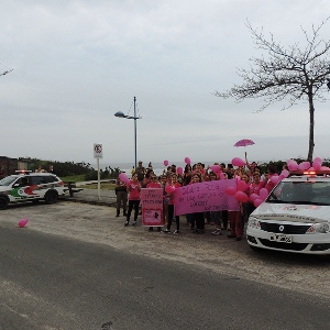 Campanha Outubro Rosa foi encerrada com caminhada em Itapoá