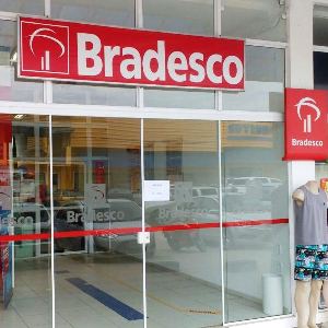 Agencia do Banco Bradesco de Itapoa assaltada 01 - Principal