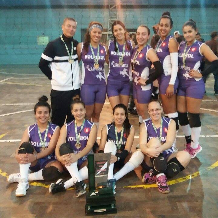Equipe feminina de Volei de Itapoa bicampea da Rio Negro Cup