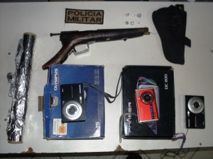 PM fecha mais um ponto de tráfico de drogas no Samambaial