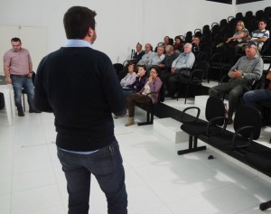 Plano de obras de implantação de adutoras em Itapoá é apresentado à população