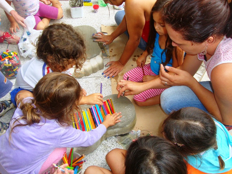 Professora itapoaense é pré-selecionada ao prêmio "Arte na Escola Cidadã 2014"