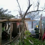 Bombeiros militares de Itapoá controlam incêndio em residência da Barra do Saí