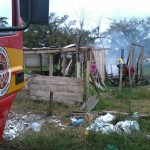 Bombeiros militares de Itapoá controlam incêndio em residência da Barra do Saí
