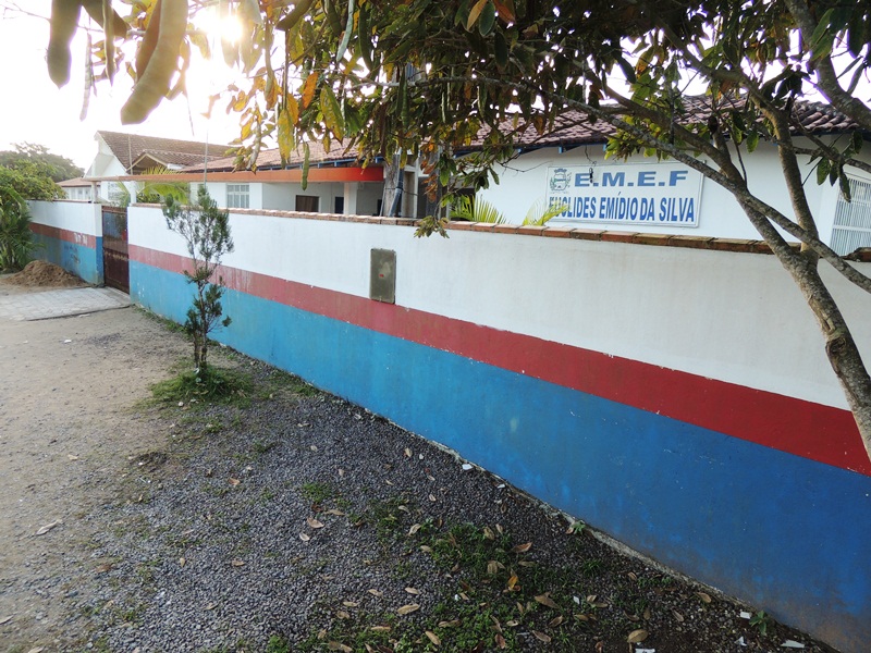 Escola Municipal Euclides Emídio da Silva na Barra do Saí em Itapoá