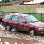 Obras aliadas às chuvas causam transtornos a moradores da Barra do Saí
