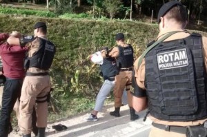 Homens são presos com cocaína em estrada que liga Garuva e Itapoá