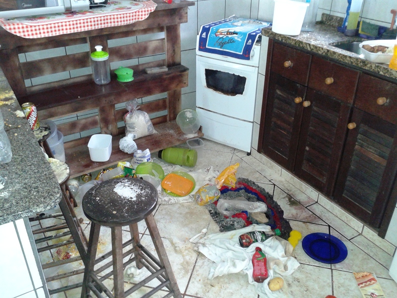 Mulher é presa em flagrante após furtar um apartamento no balneário Rainha