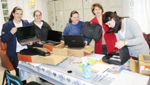 Notebooks são entregues a professores da Rede Municipal de Garuva