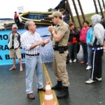 Pescadores da Barra do Saí protestam pacificamente na Rodovia SC-416