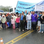 Pescadores da Barra do Saí protestam pacificamente na Rodovia SC-416