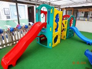 Alunos de pré-escolas e creches de Itapoá contam com novos parquinhos