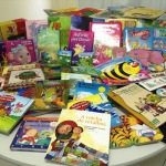 Livros de literatura infantil são adquiridos pela Assistência Social de Itapoá