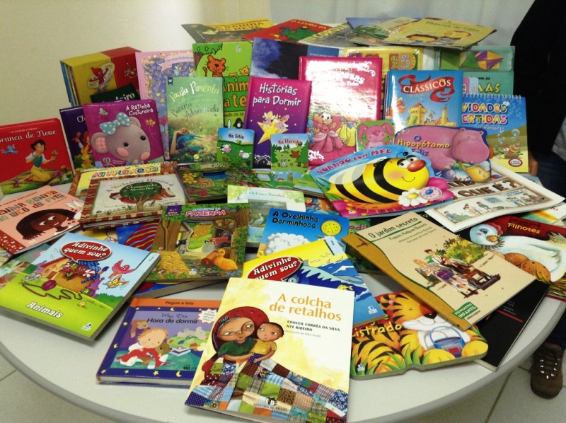 Livros de literatura infantil são adquiridos pela Assistência Social de Itapoá