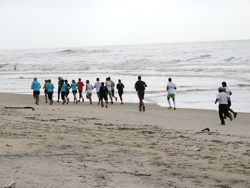 Treino inaugural do Grupo de Corrida e Caminhada de Itapoá