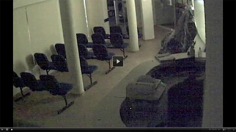 Vídeo mostra ação dos bandidos que arrombaram caixa eletrônico dentro da Prefeitura de Itapoá