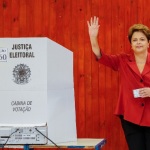 Dilma Roussef (PT) é reeleita presidente do Brasil