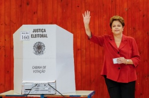 Dilma Roussef (PT) é reeleita presidente do Brasil