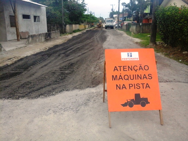 Nove vias de Itapoá recebem pavimentação pela Prefeitura