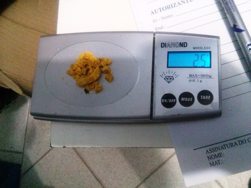 PM de Itapoá prende casal que traficava drogas em kitnets no Samambaial