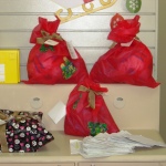 Dezenas de cartinhas de Natal ainda aguardam voluntarios nos Correios de Itapoa 1