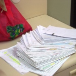 Dezenas de cartinhas de Natal ainda aguardam voluntarios nos Correios de Itapoa 1