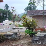 Dia dos Finados celebrado com visita a túmulos e orações em Itapoá