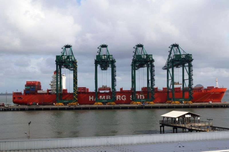 Itapoá embaca primeiro contêiner de carne suína do Brasil para os EUA