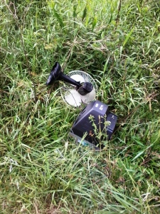 Polícia recupera vários objetos furtados escondidos em mata