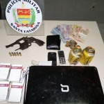 Assaltantes são presos após perseguição e troca de tiros