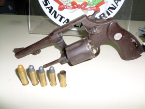 Assaltantes são presos após perseguição e troca de tiros