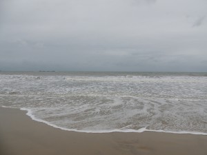 Dias chuvosos com pouca gente na beira da praia e muito transito em Itapoa 2