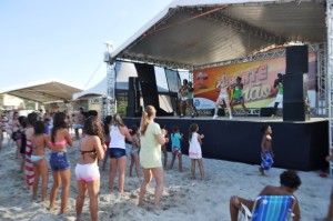 Aula de zumba integra o Projeto Esporte e Verão em Itapoá