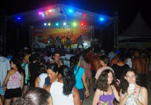 Aula de zumba integra o Projeto Esporte e Verão em Itapoá