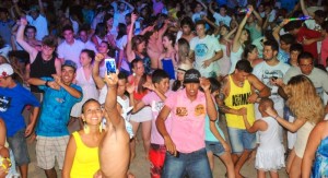 Aula de zumba integra o Projeto Esporte e Verão em Itapoá