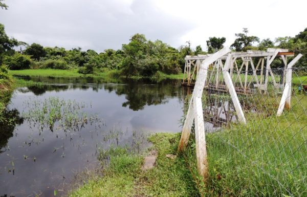 Captação de água na Rua 650 em Itapoá.