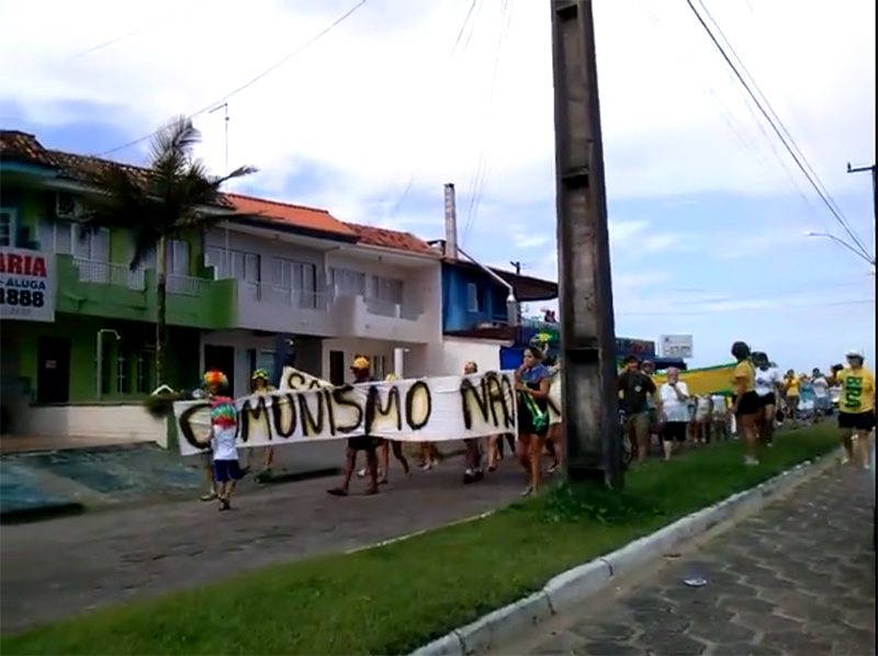 Manifestação contra corrupção e governo federal em Itapoá