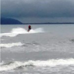 Bombeiros procuram homem desaparecido no mar próximo ao Porto Itapoá